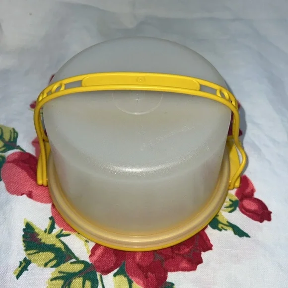 Vintage Tupperware Baking Set 4cp Batter Bowl, 2 Mini-Cake Holders & Rolling Pin - Picture 4 of 11